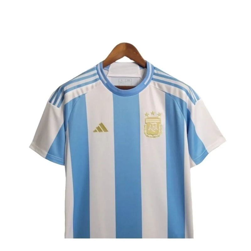 Camisa Seleção da Argentina I 24/25 - Torcedor Adidas Masculina - Azul e branca com detalhes em dourado