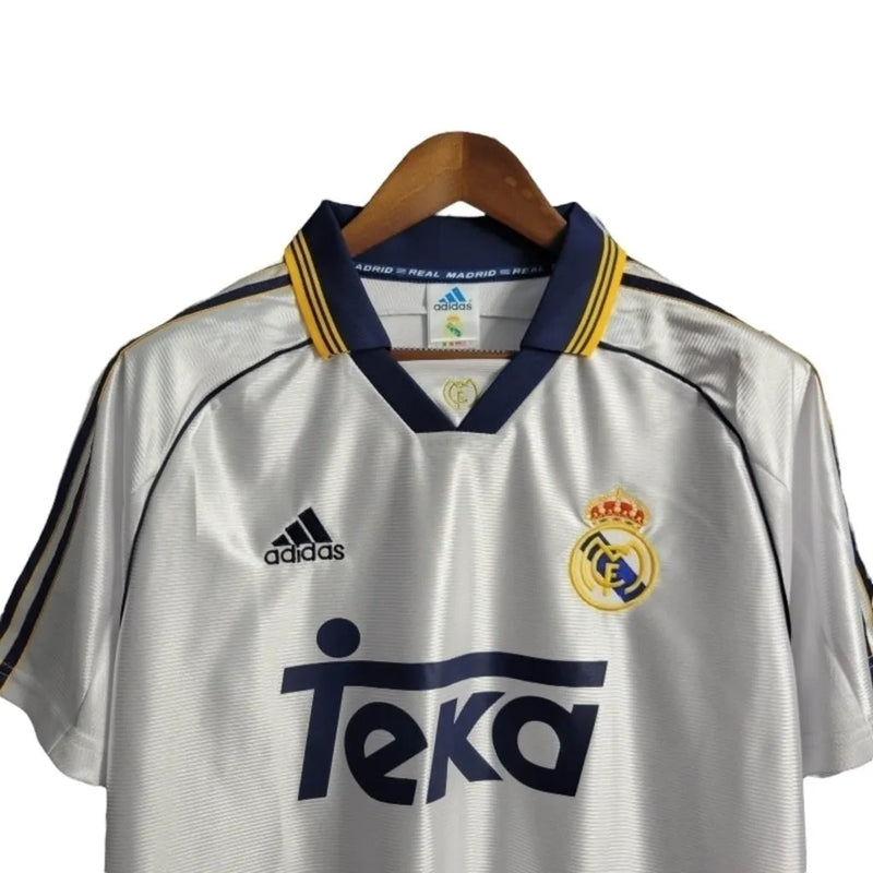 Camisa Retrô Real Madrid I 98/00 - Masculina Adidas - Branca com detalhes em azul e amarelo