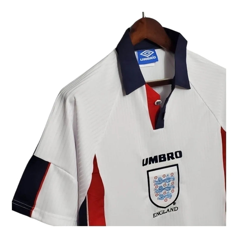 Camisa Retrô Seleção da Inglaterra I 1998 - Masculina Umbro - Branca com detalhes em azul e vermelho