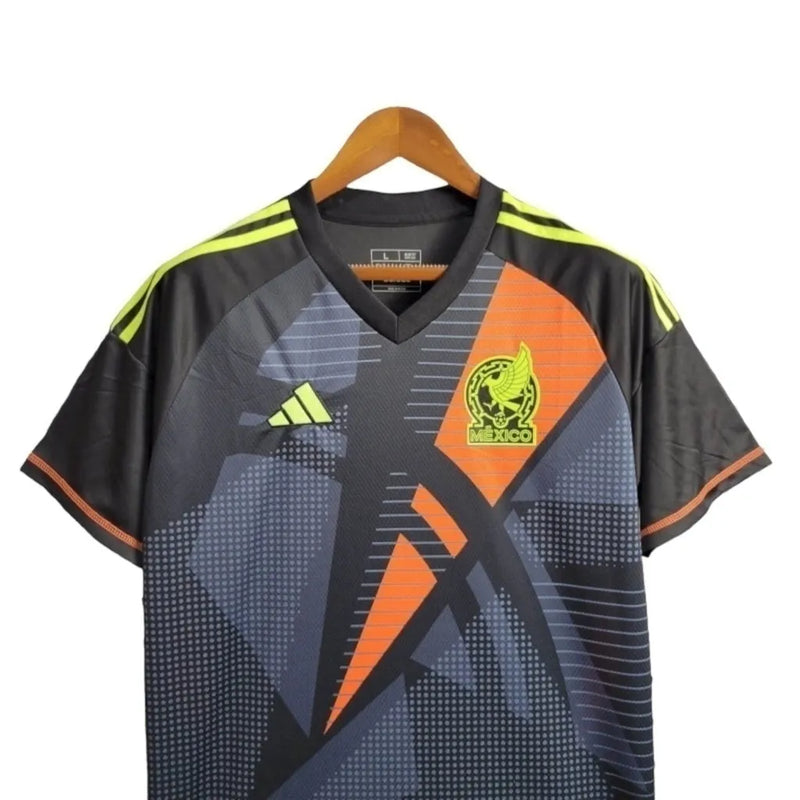 Camisa Seleção do México Goleiro 24/25 - Torcedor Adidas Masculina - Preta com detalhes em laranja e amarelo