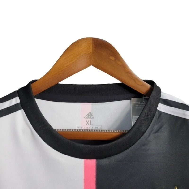 Camisa Retrô Juventus I 1919/1920 - Adidas Masculina - Preta e branca com detalhes em rosa