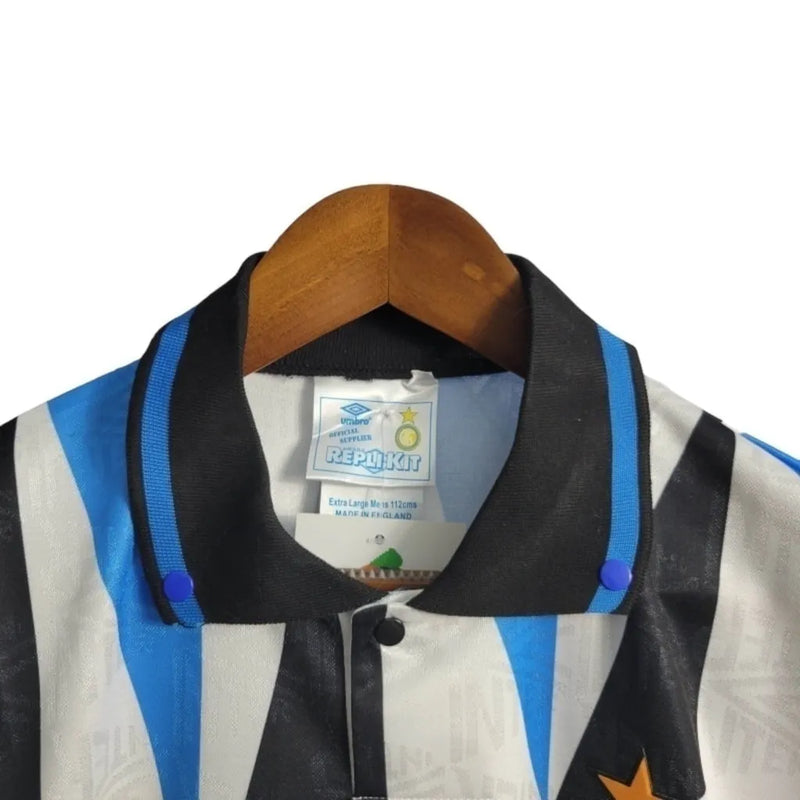 Camisa Retrô Inter de Milão II 1992/1993 - Masculina Umbro - Branca com detalhes em azul e preto