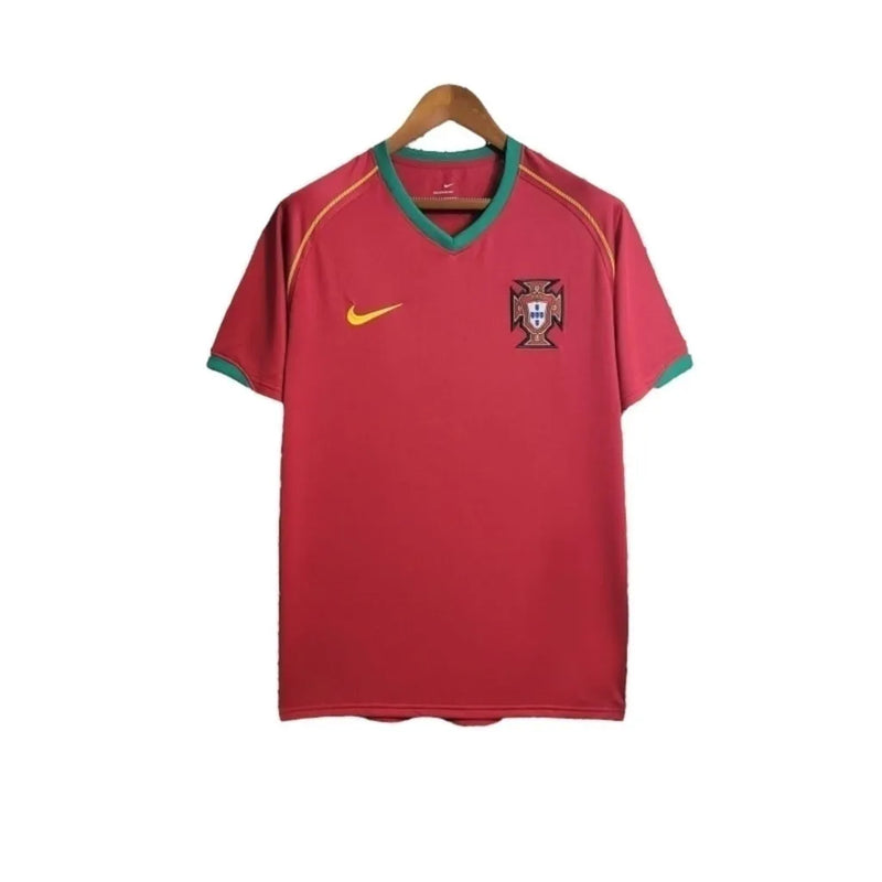 Camisa Retrô Seleção de Portugal I 2006 - Nike Masculina - Vermelha com detalhes em amarelo e verde