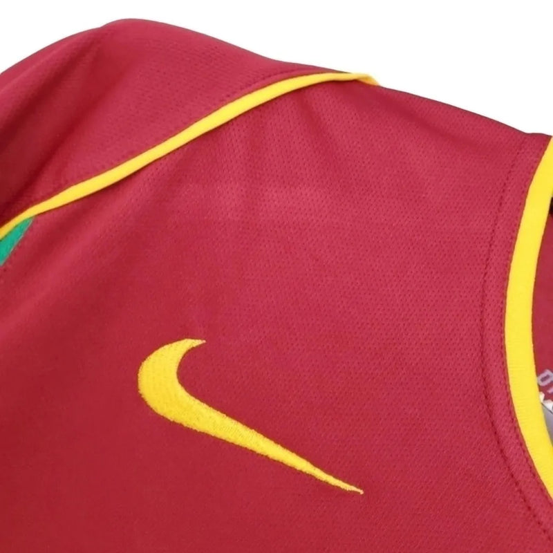 Camisa Retrô Seleção de Portugal I 2002 - Nike Masculina - Vermelha com detalhes em amarelo