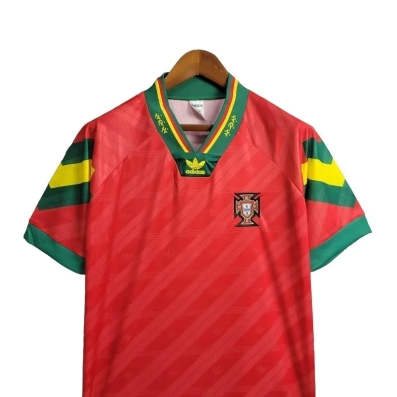 Camisa Retrô Seleção de Portugal I 1992/1994 - Masculina Adidas - Vermelha com detalhes em verde e amarelo