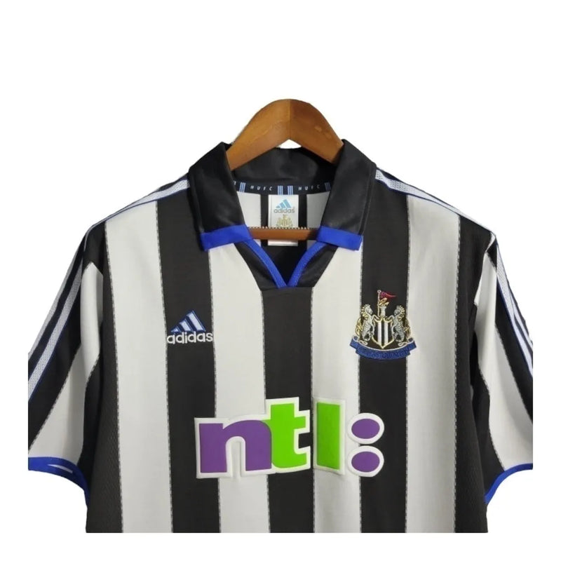 Camisa Newcastle Retrô 2000/01 - Adidas Masculina - Branca com listras pretas e detalhes em azul