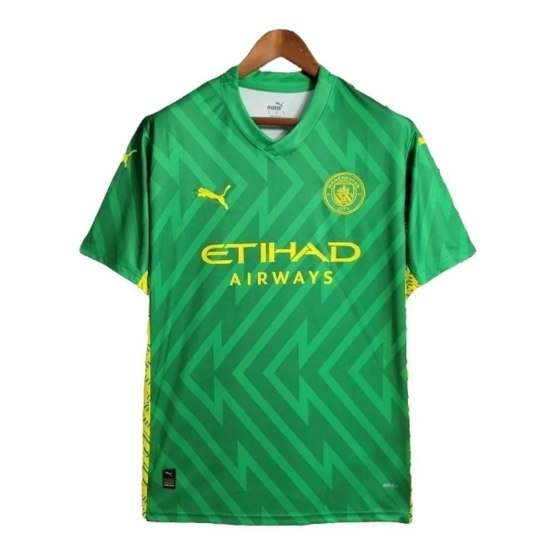 Camisa Manchester City Goleiro 23/24 - Torcedor Puma Masculina - Verde com detalhes em amarelo