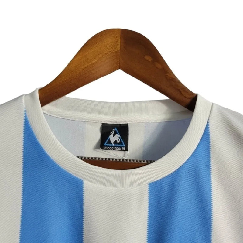 Camisa Retrô Seleção da Argentina I 1986 - Masculina Le Coq Sportif - Branca com detalhes em azul