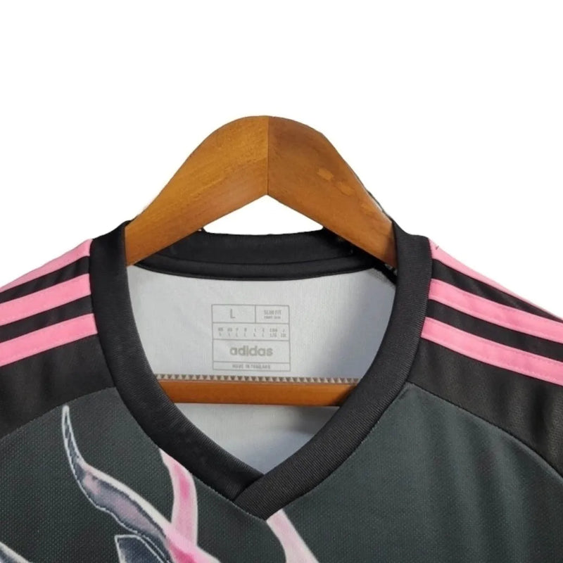 Camisa Japão Edição especial 24/25 - Torcedor Adidas Masculina - Preta com detalhes em rosa