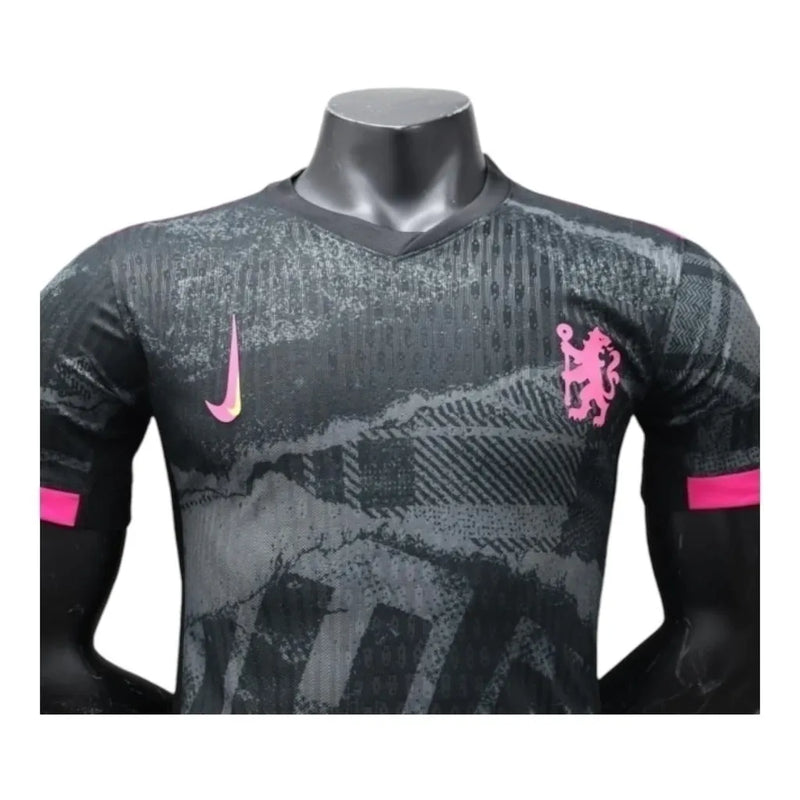 Camisa Chelsea III 24/25 - Jogador Nike Masculina - Preta com detalhes em rosa e amarelo