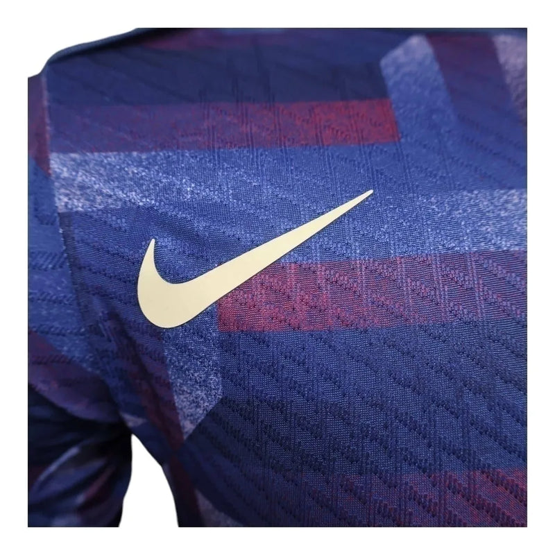 Camisa Seleção Inglaterra Treino 24/25 - Jogador Nike Masculina - Roxa com detalhes em vermelho