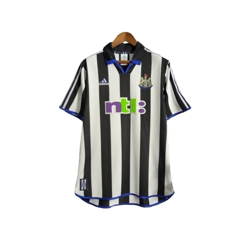 Camisa Newcastle Retrô 2000/01 - Adidas Masculina - Branca com listras pretas e detalhes em azul