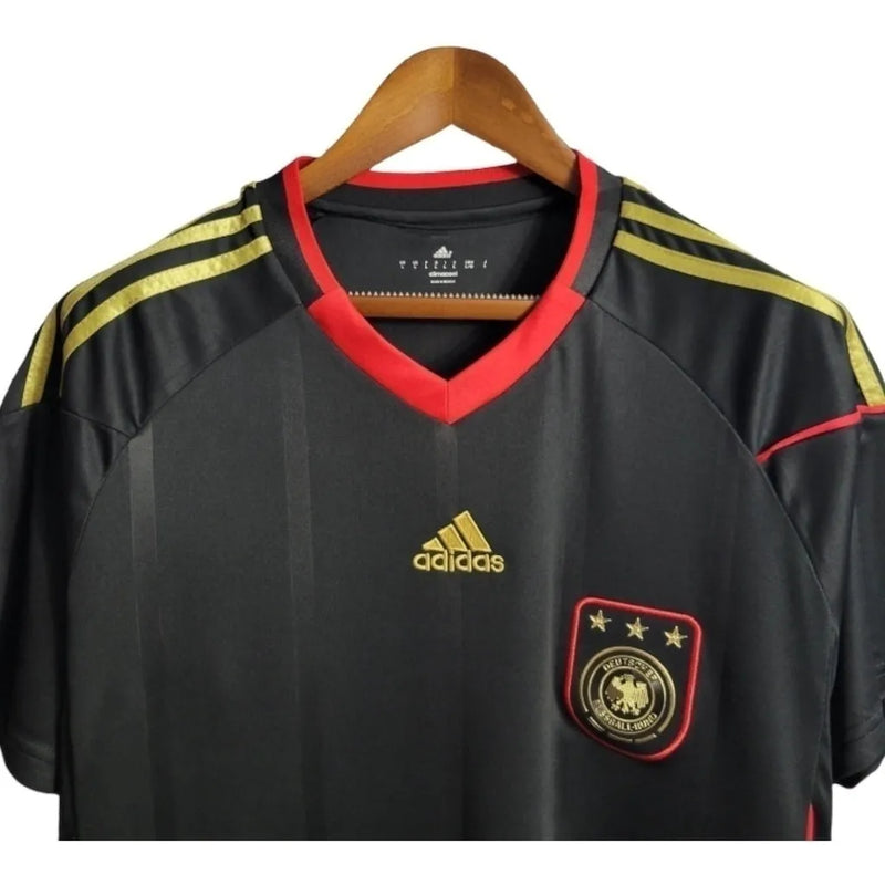 Camisa Retrô Seleção da Alemanha II 2010 - Masculina Adidas - Preta com detalhes em vermelho e dourado