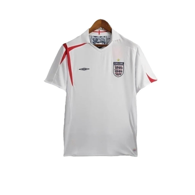 Camisa Retrô Seleção da Inglaterra I 2005 - Masculina Umbro - Branca com detalhes em vermelho