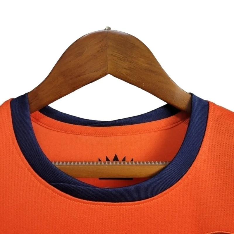 Kit Infantil Seleção da Holanda I 24/25 - Nike - Laranja com detalhes em azul