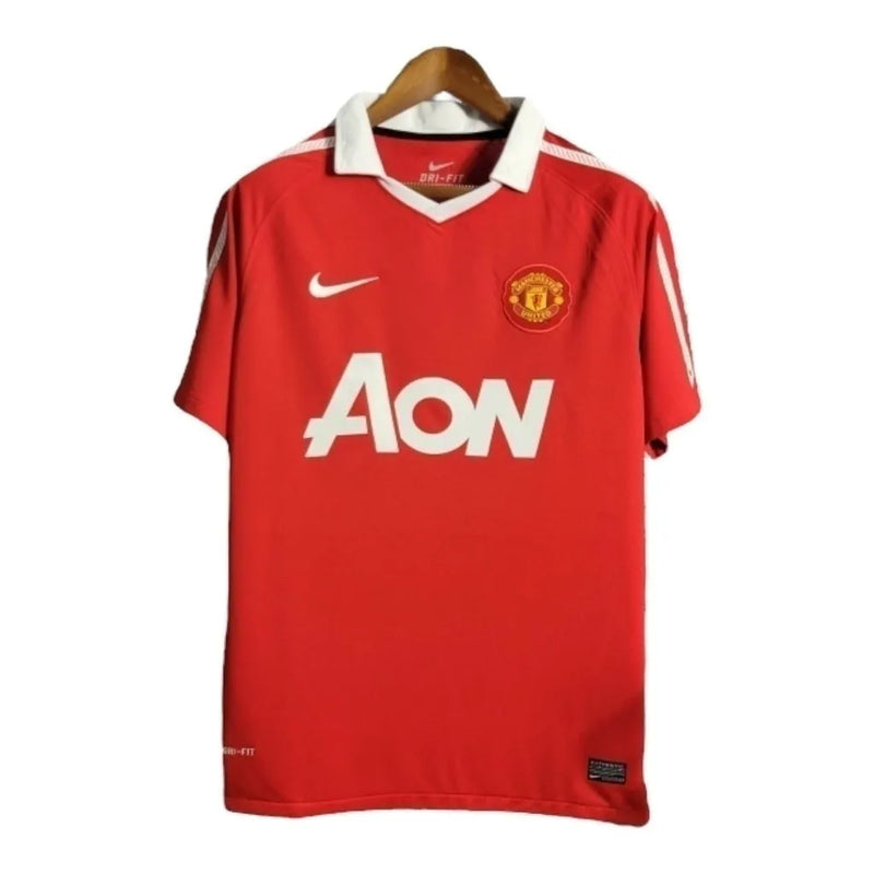 Camisa Retrô Manchester United 10/11 - Masculina Nike - Vermelha com detalhes em branco